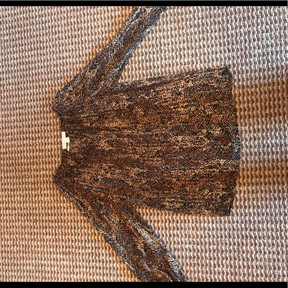 Cold shoulder Micheal Kors shirt!!